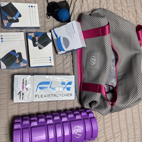 Workout bag -new resistance bands - set of 2 Cryotherapy ball new roller new - Picture 2 of 5